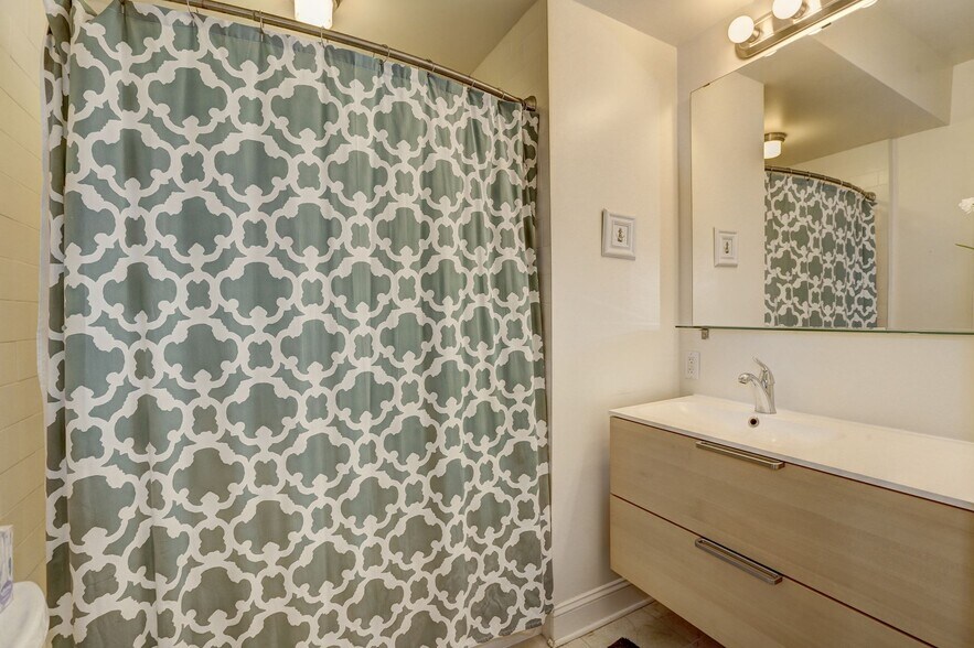 Building Photo - 4114 New Hampshire Ave NW