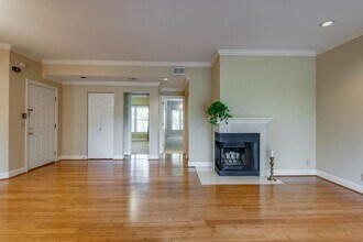 Building Photo - 218 Boxmere Pl