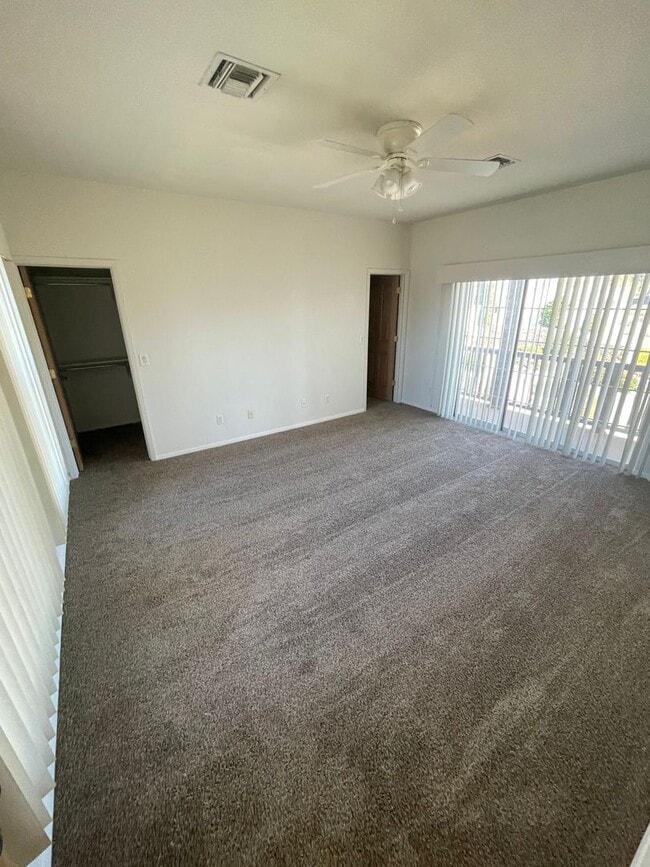 Building Photo - Beautiful 3 Bedroom/2.5 Bathroom Home Loca...