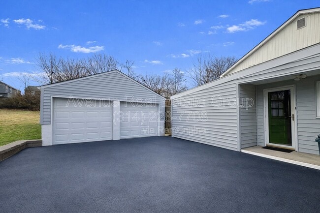 Building Photo - 449 Crest Ave