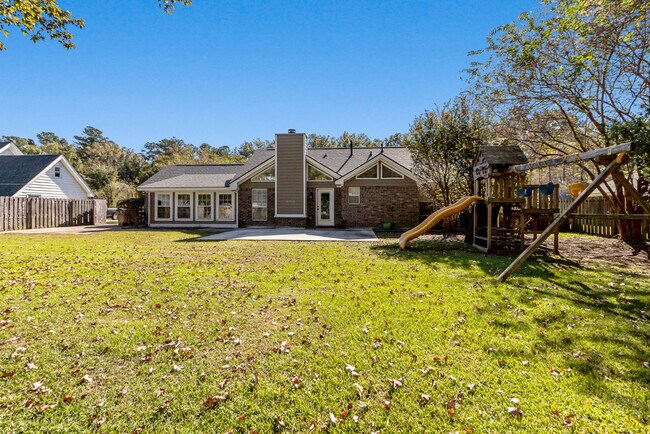 Building Photo - 397 Greenwich Dr