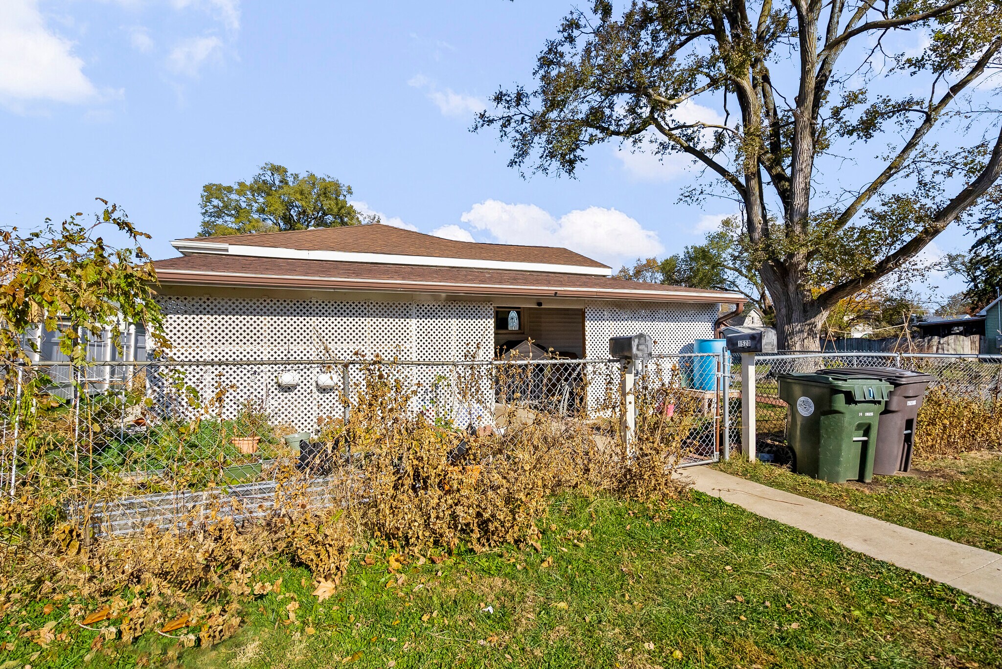 Building Photo - 1522 W 9th St