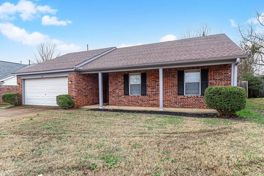 Building Photo - 120 Pinewood Dr