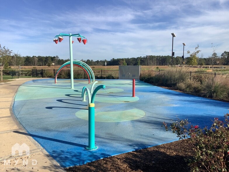 Building Photo - 15480 Maple Ter Dr