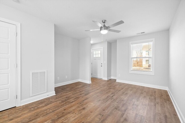 Building Photo - 919 Martin St