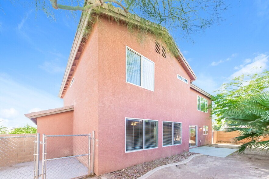 Building Photo - 5305 N Santa Fe Heights St