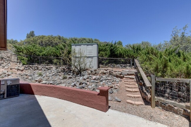 Building Photo - Home in Cliff Rose!