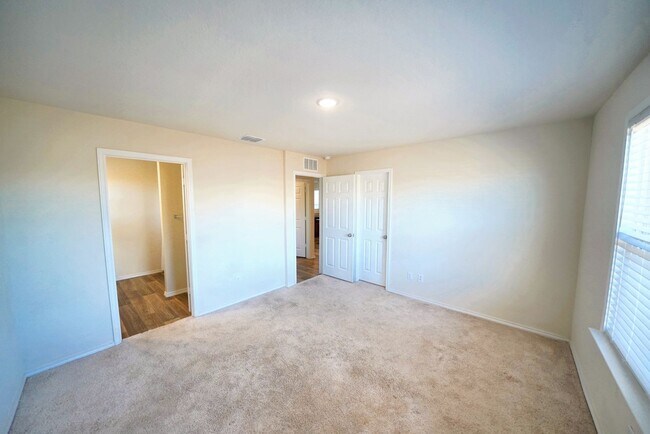 Building Photo - Stylish Move-In Ready Home in Rosillo Ranch, San Antonio, TX - Realtor Commission: $400