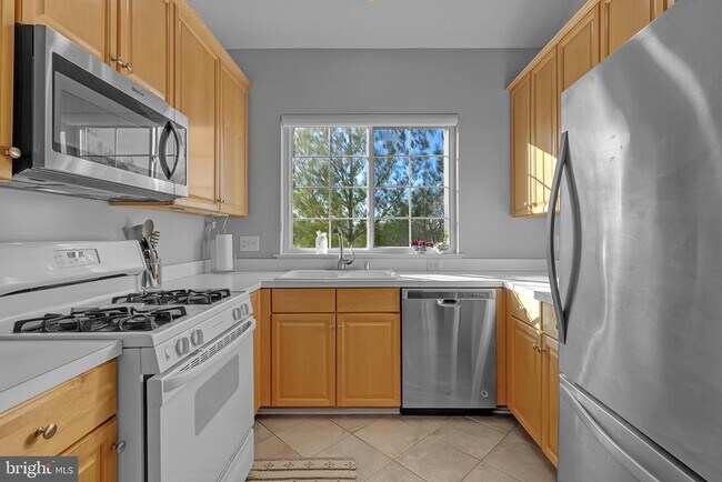 Building Photo - 21855 Locomotive Terrace