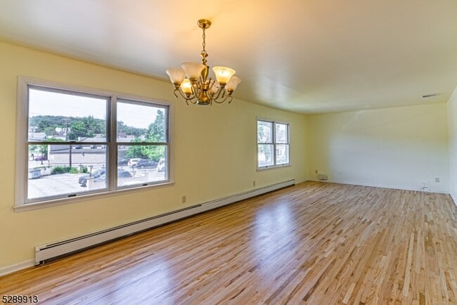 Building Photo - 16 Harris St