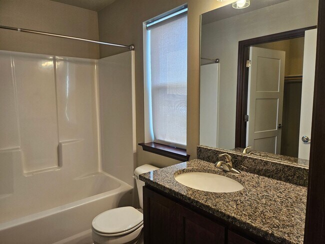 Building Photo - 3 Bedroom, 2.5 Bath House w/ fully fenced yard.