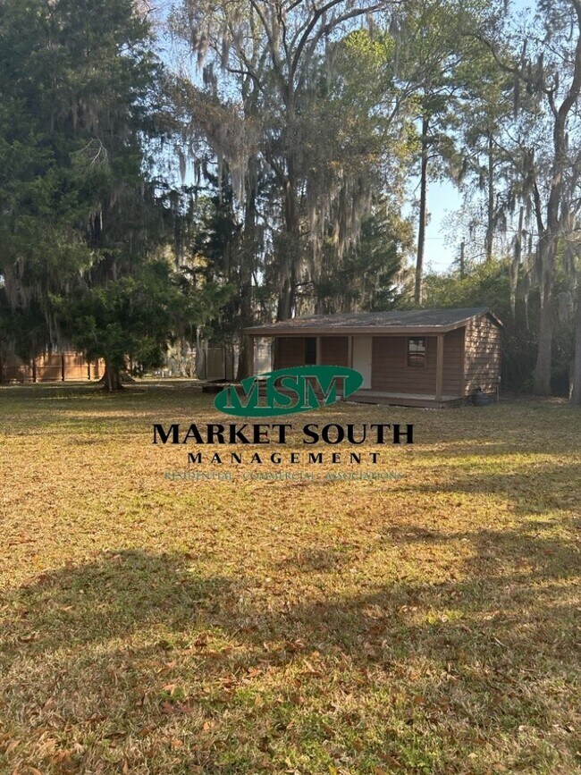 Building Photo - Mid-Century Modern on Wilmington Island- SHORT TERM RENTAL ONLY- Please call for more info