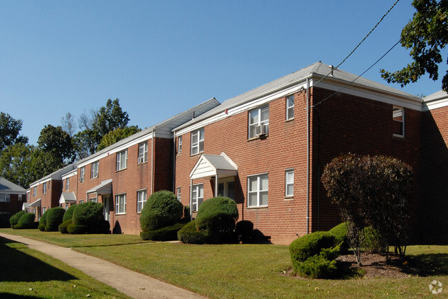 Primary Photo - Old Post Road Apartments