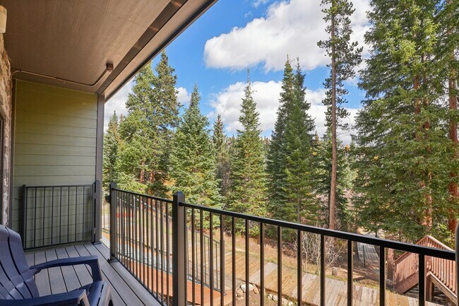 Building Photo - Serenity and Views with this 3 bedroom/3Bathroom Townhome in Buffalo Ridge