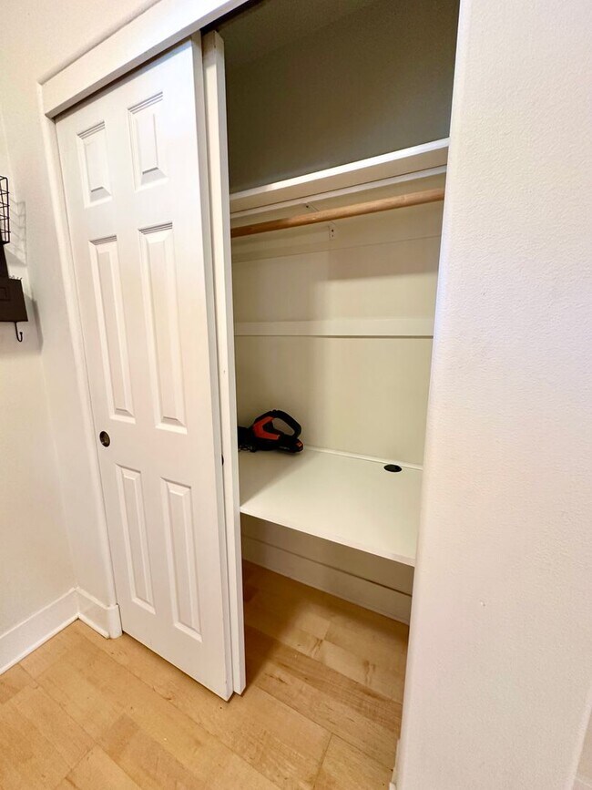 Building Photo - 1889 NW Monterey Pines Dr