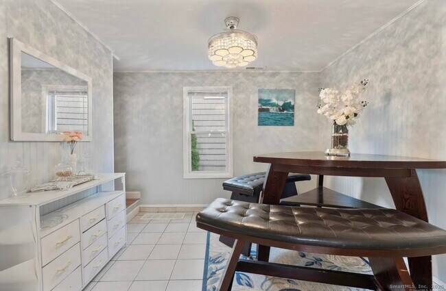 Building Photo - 24 Botsford Ave