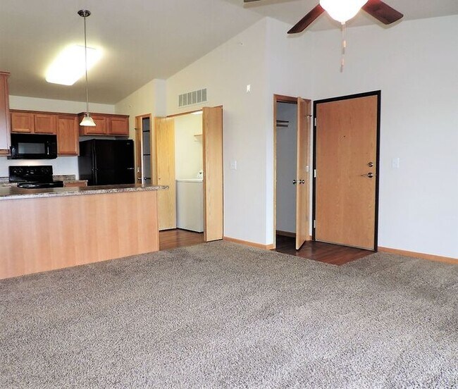 Building Photo - $1,200 | 2 Bedroom, 2 Bathroom 3rd Floor C...