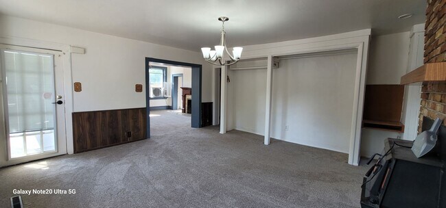 Building Photo - 96 W 100 N