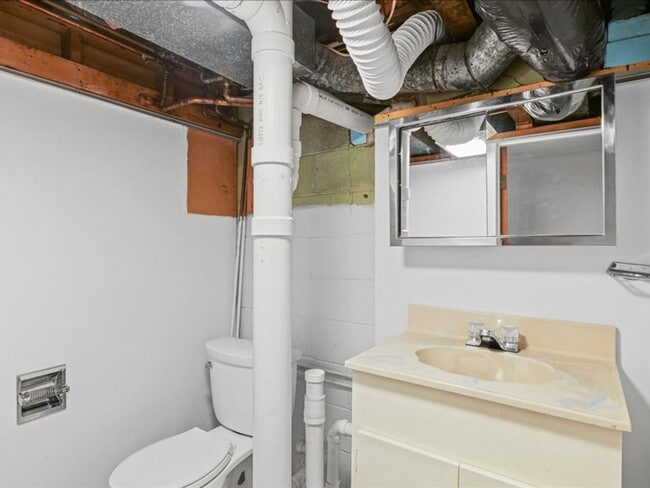 Building Photo - Spacious 3-Bedroom Home with Oversized Garage Space!