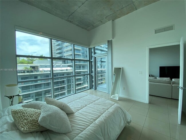 Building Photo - 3301 NE 1st Ave