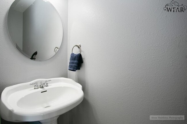 Building Photo - 2812 S Shepherds Glen