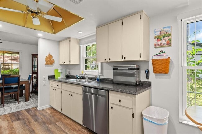 Building Photo - 2123 Sea Pines Ct