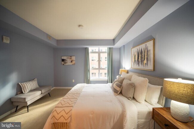 Building Photo - 1025 1st St SE