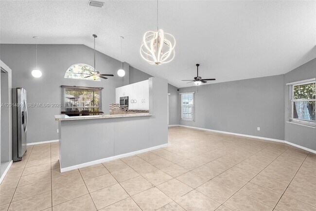 Building Photo - 1308 E Glen Oak Rd