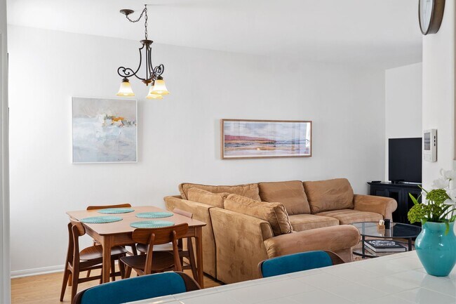 Building Photo - Discover Ventura's Downtown and Coastal Lifestyle