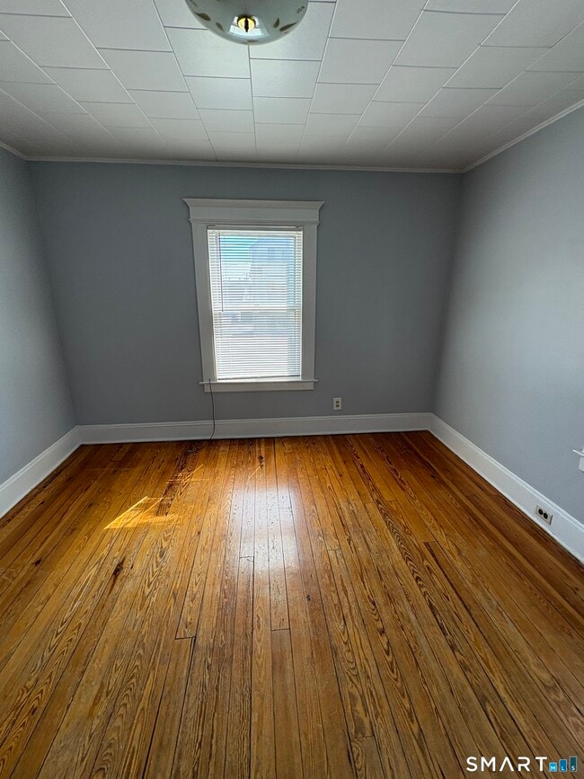 Building Photo - 225 Whiting Ln