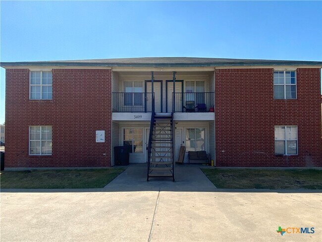 Primary Photo - 3409 Barcelona Dr