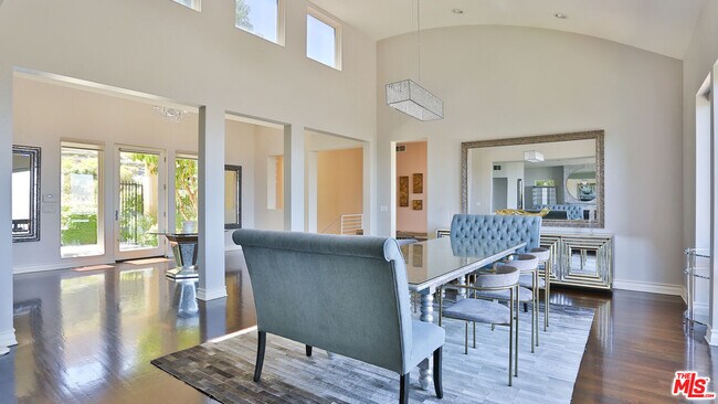 Building Photo - 14445 Mulholland Dr