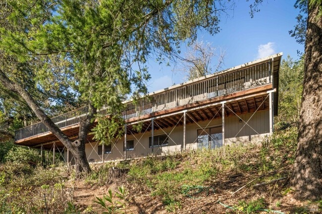 Building Photo - 121 Knoll Pl