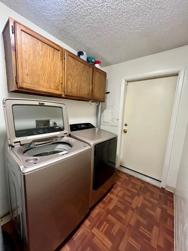 Building Photo - Dunlap Ave 4018-