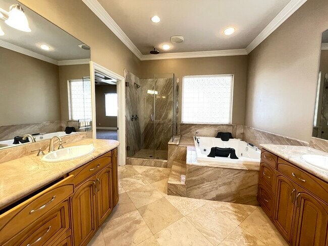 Building Photo - Carry Over Showing: This property has been...