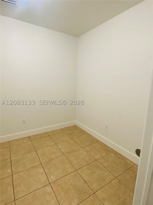 Building Photo - 21401 NW 13th Ct