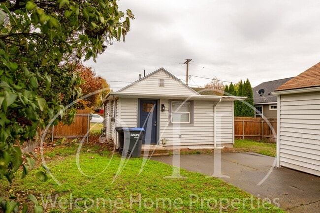 Building Photo - Newly Remodeled 1 bedroom Cottage with Bon...