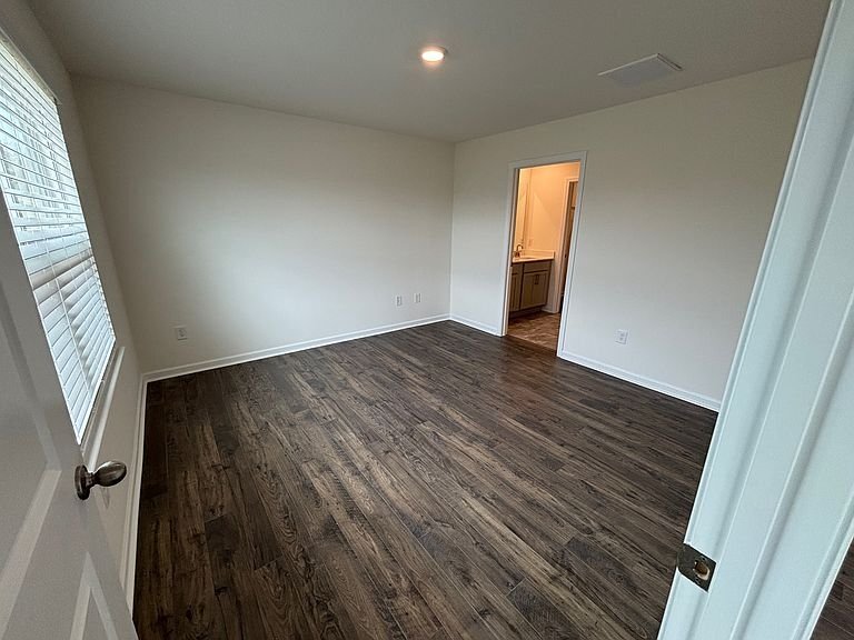 Building Photo - 1011 Persimmon Holw