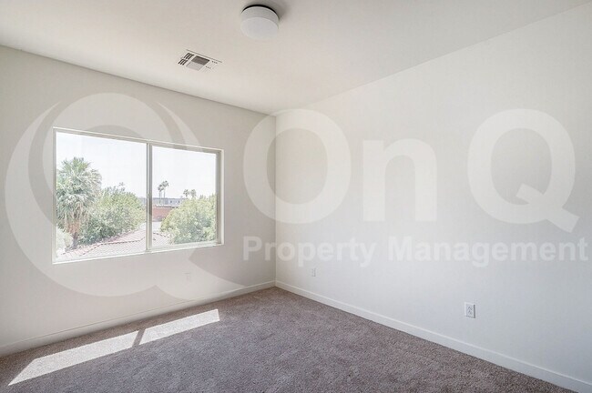 Building Photo - 1443 E Osborn Rd