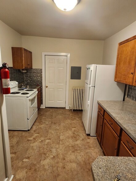 Building Photo - 24 S Market St