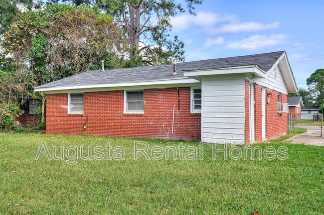 Building Photo - 128 E Hall St