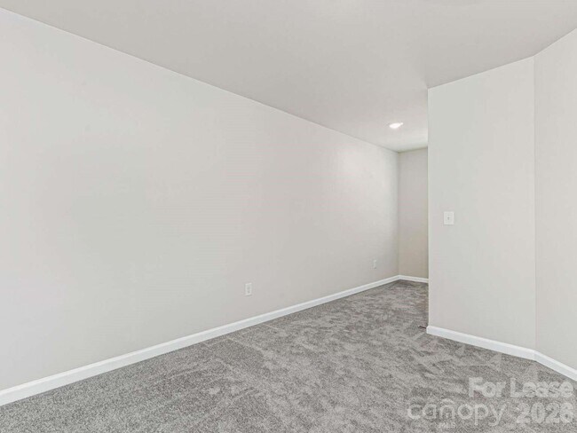 Building Photo - 15741 Country House St