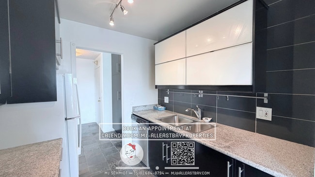 Building Photo - Sunny, west facing, Large 1 bedroom with tons of storage, includes water/garbage/amenities/parking!