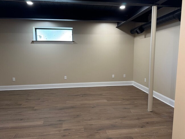 Building Photo - 330 Linden Ave
