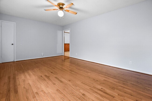 Building Photo - Pet Friendly Four Bedroom with Basement!