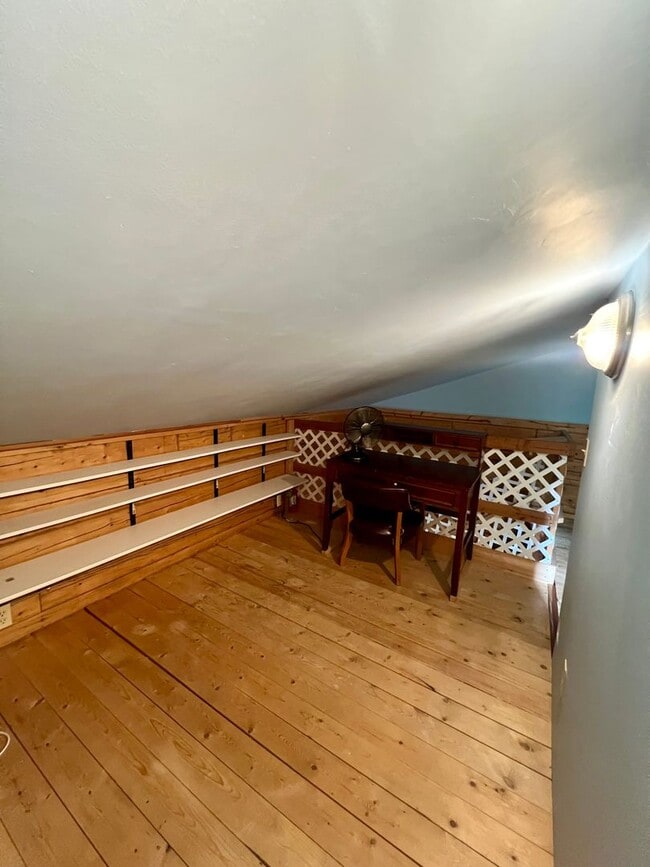 Building Photo - 1 Bedroom Cabin with Water Holding Tank / ...