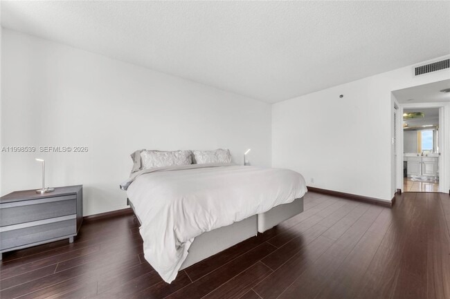 Building Photo - 3598 Yacht Club Dr