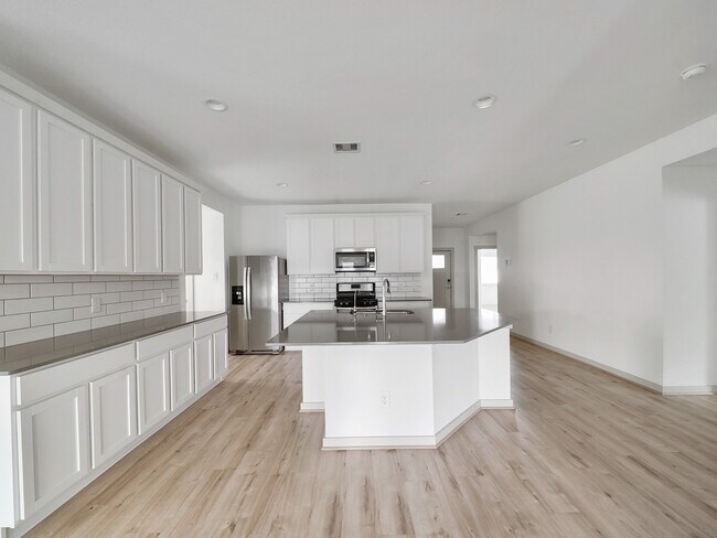 Building Photo - 29511 Ella Larchmont Ct