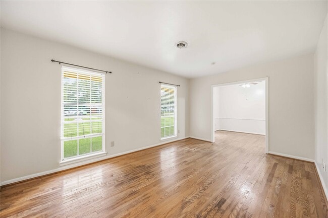 Building Photo - 435 Rollingwood St