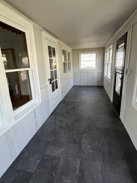 Building Photo - 522 Stafford Ave